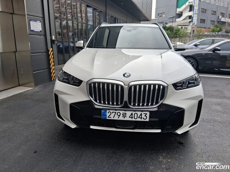 BMW X5 xDrive 40i M 2025 — photo 1, buy with delivery to Moscow