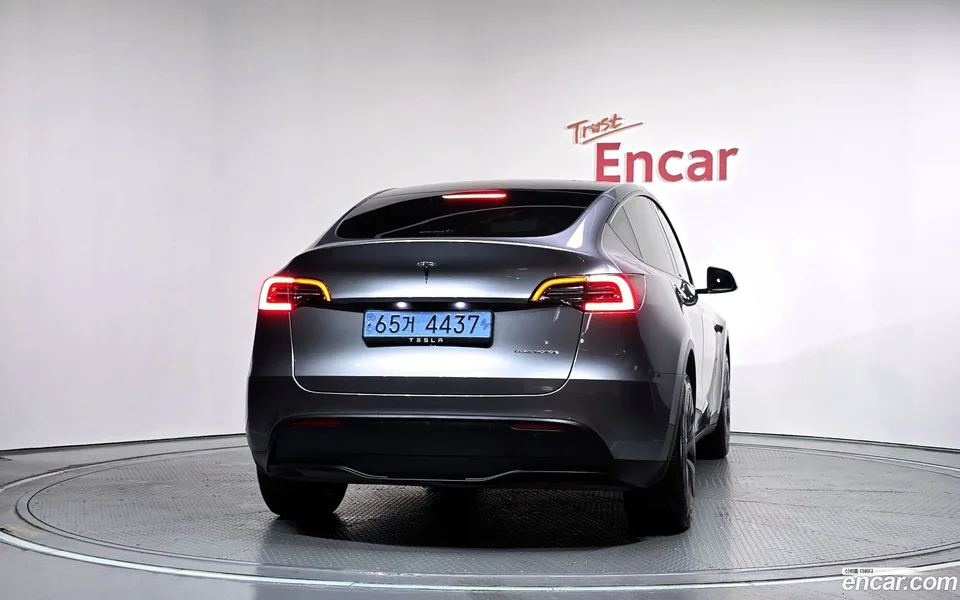 Tesla Model Y AWD 2024 — thumbnail 4