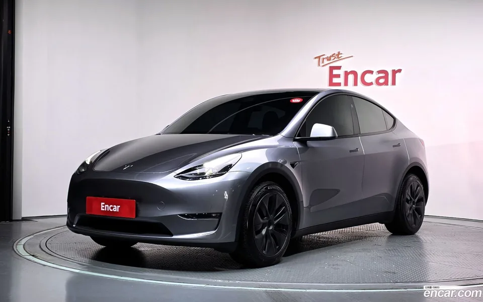 Tesla Model Y AWD 2024 — photo 1, buy with delivery to Moscow