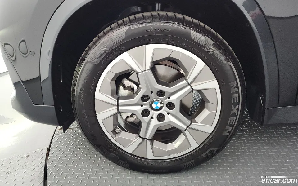 BMW X1 xDrive 20i xLine 2025 — миниатюра 5