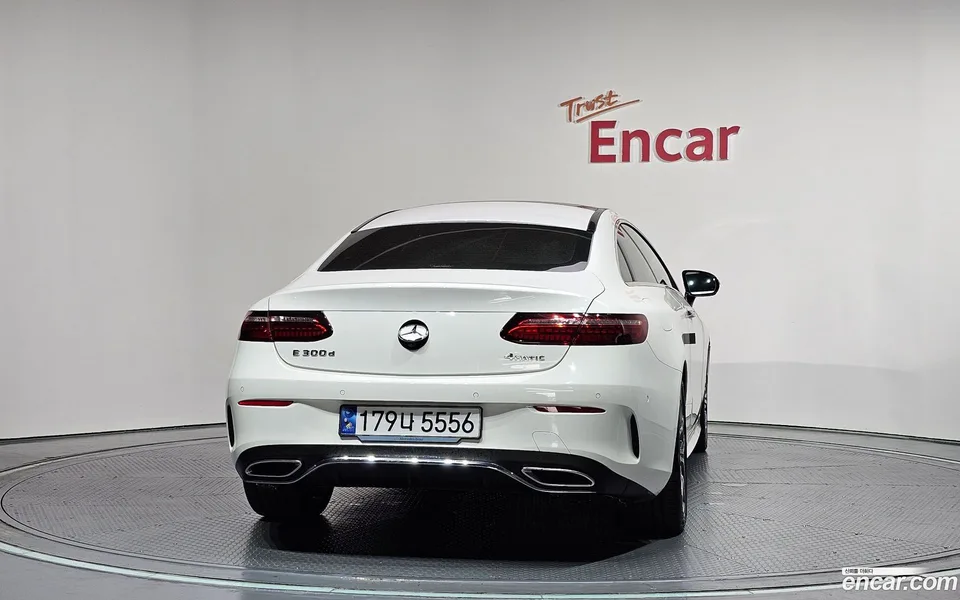 Mercedes-Benz E-Class E300d 4MATIC 2023 — thumbnail 4