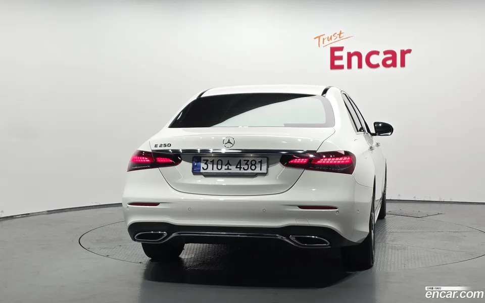 Mercedes-Benz E-Class E250 AMG Line 2023 — thumbnail 4