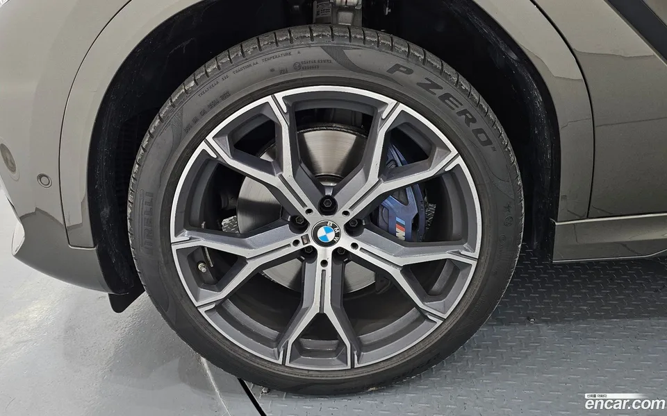 BMW X6 xDrive40i M 2022 — миниатюра 2