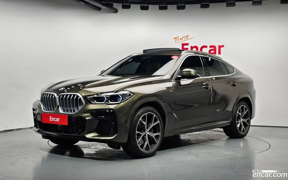 BMW X6 xDrive40i M 2022 — photo 1, buy with delivery to Moscow