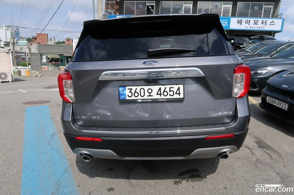 Ford Explorer 2.3 4WD 2022 — миниатюра 2