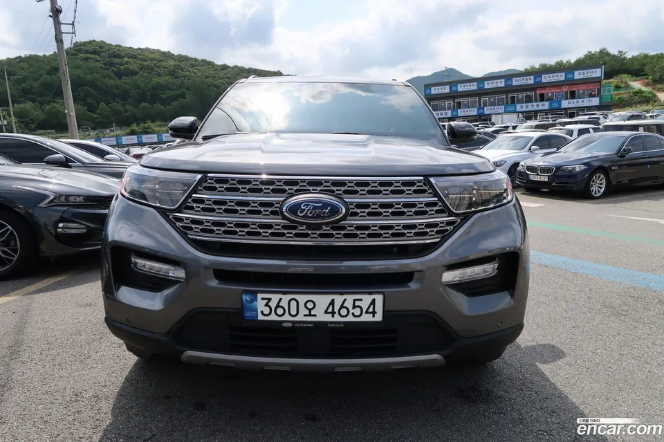 Ford Explorer 2.3 4WD 2022 — фото 1, купить с доставкой в Москву