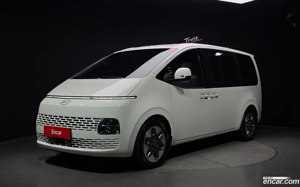 Hyundai Staria L3.5 9 2024 — фото 1, купить с доставкой в Москву