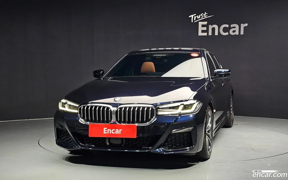 BMW 5 Series 520i M 2023 — thumbnail 3