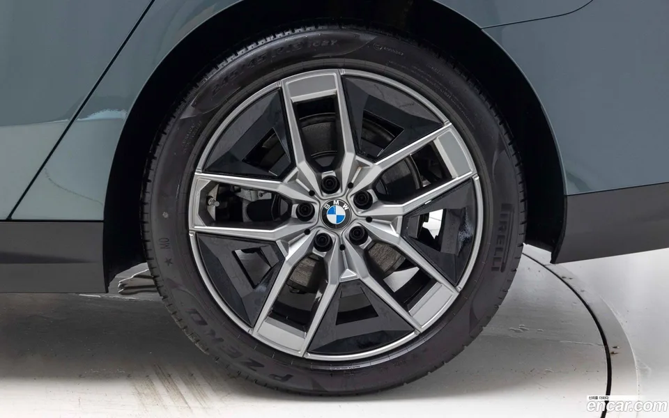 BMW 5 Series 523d 2025 — thumbnail 5