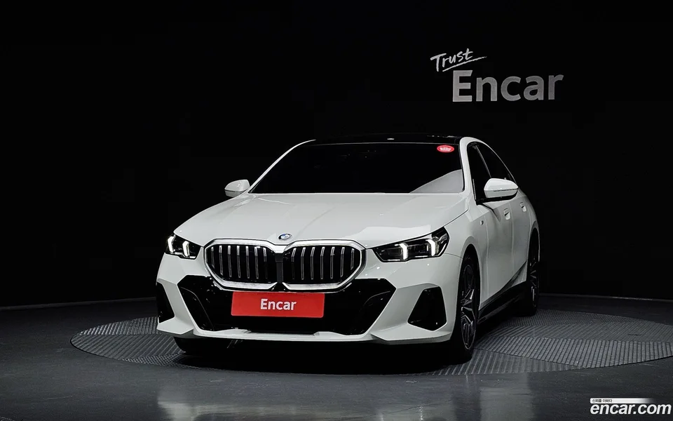 BMW 5 Series 520i M 2025 — thumbnail 3
