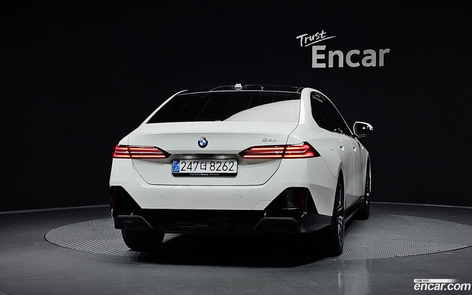 BMW 5 Series 520i M 2025 — thumbnail 4