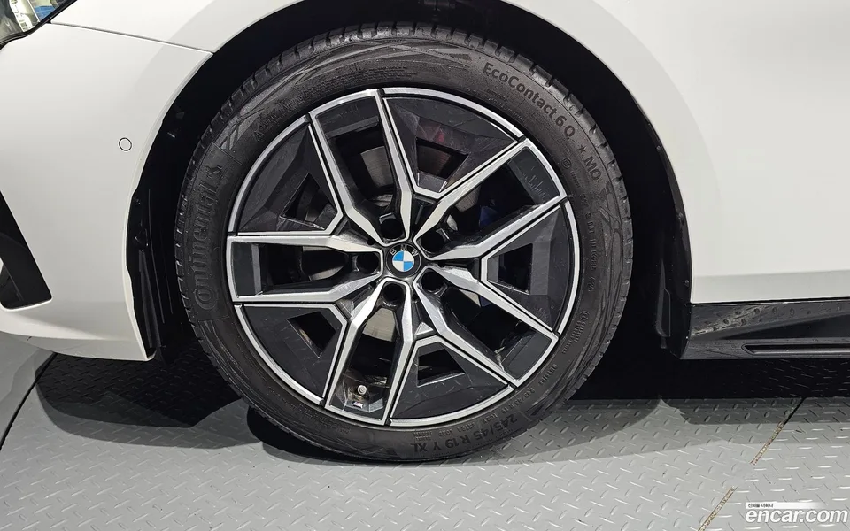 BMW 5 Series 520i M 2025 — thumbnail 5