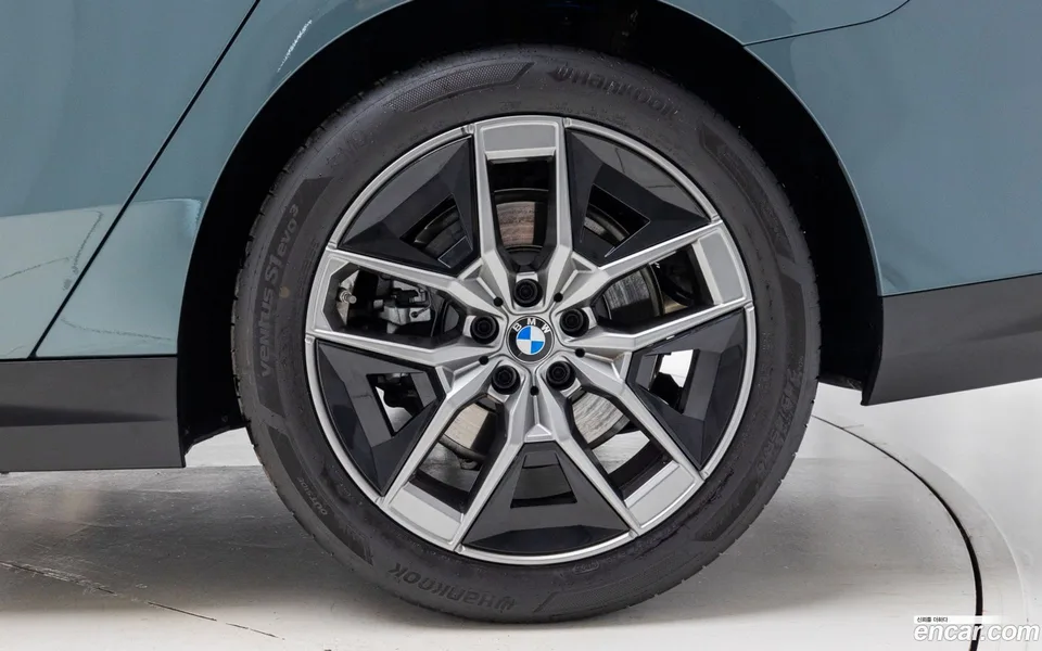 BMW 5 Series 520i 2026 — thumbnail 5