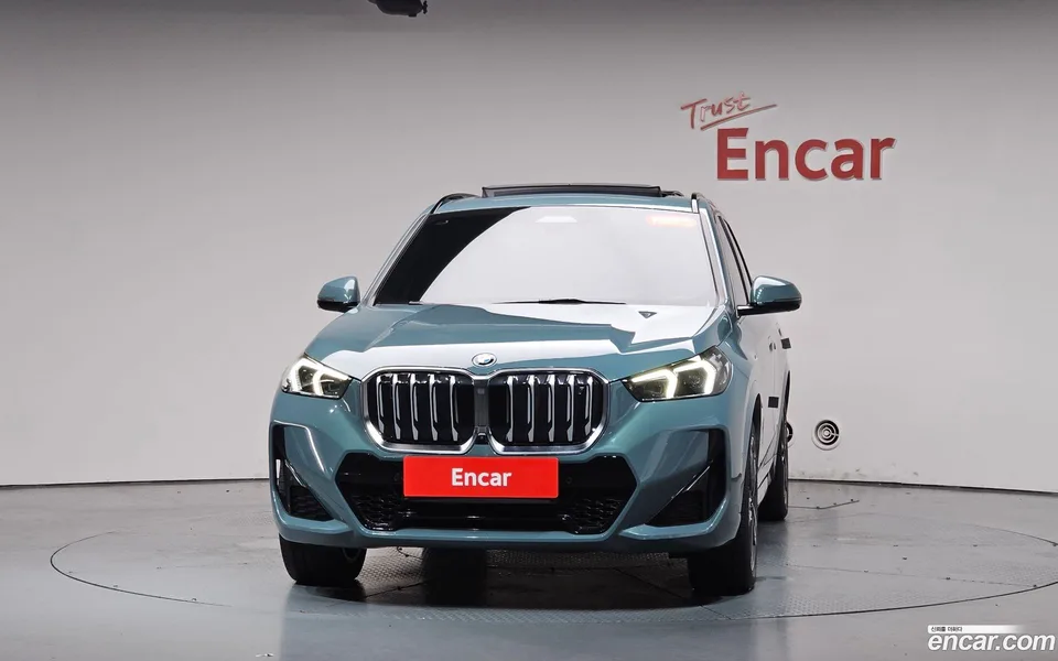 BMW iX1 xDrive 30 M 2023 — thumbnail 3