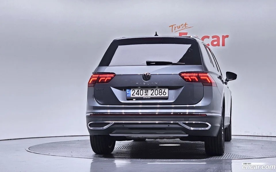 Volkswagen Tiguan Allspace 2.0 TSI 2023 — thumbnail 4
