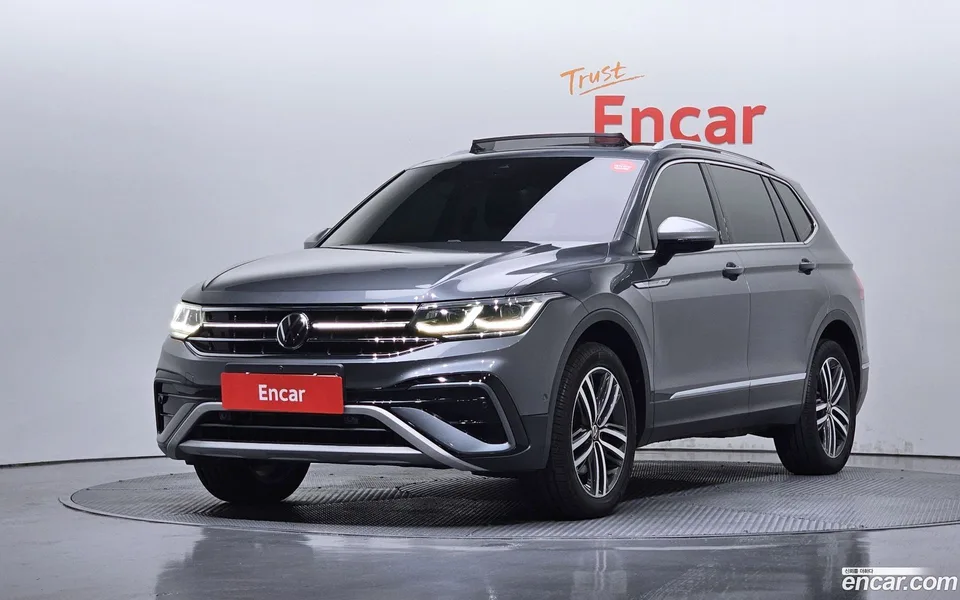 Volkswagen Tiguan Allspace 2.0 TSI 2023 — photo 1, buy with delivery to Moscow