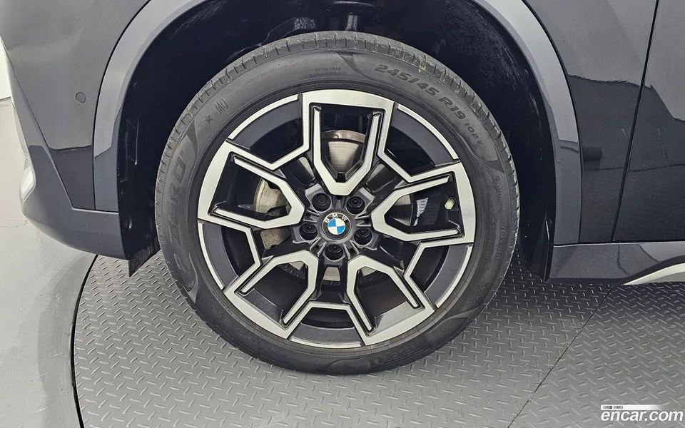 BMW X1 xDrive 20i xLine 2024 — thumbnail 2