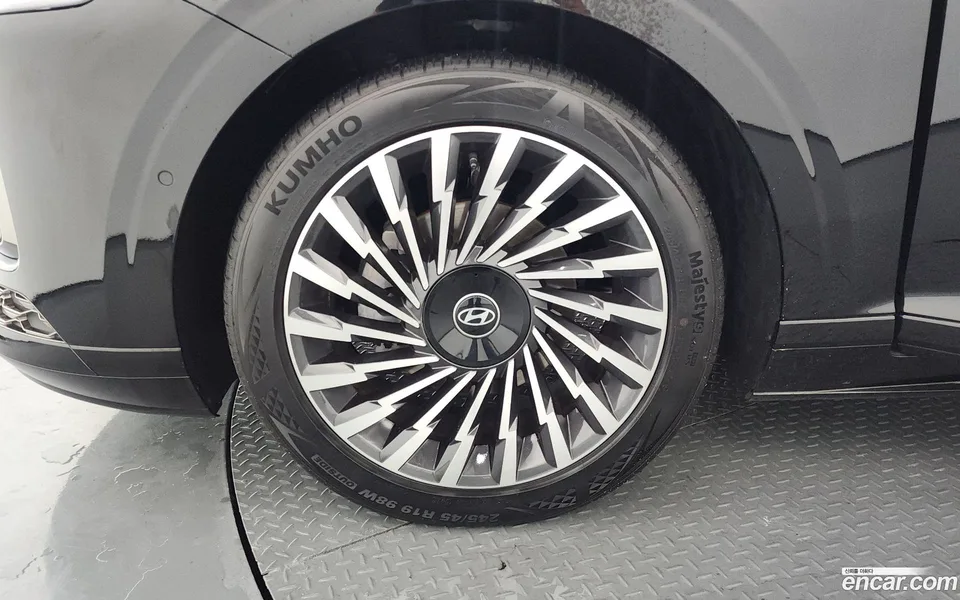 Hyundai Grandeur Hybrid 2023 — thumbnail 2