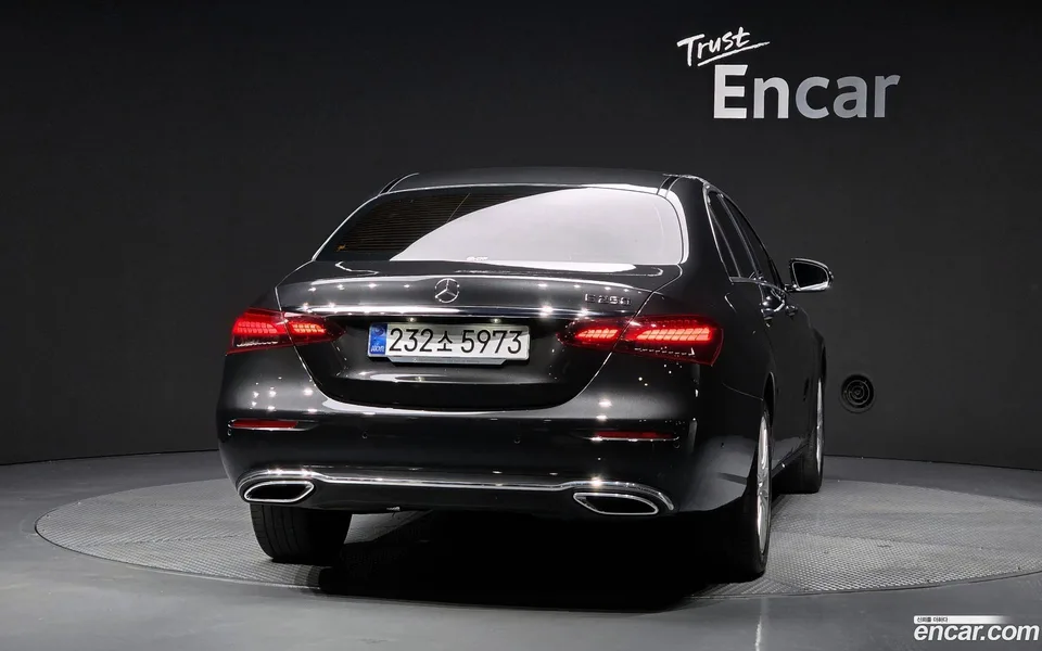 Mercedes-Benz E-Class E250 2022 — thumbnail 4