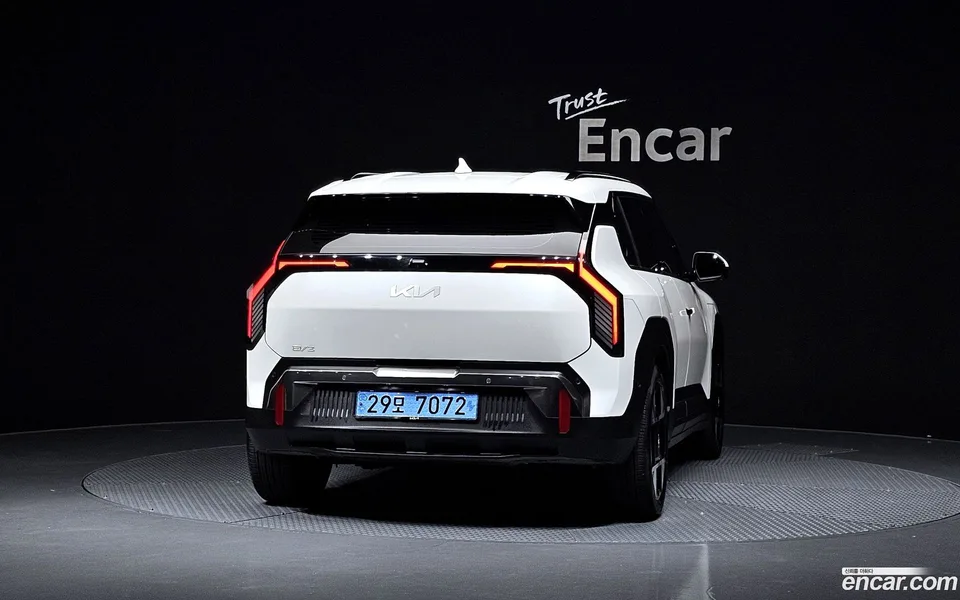 Kia EV3 2WD 2025 — thumbnail 4