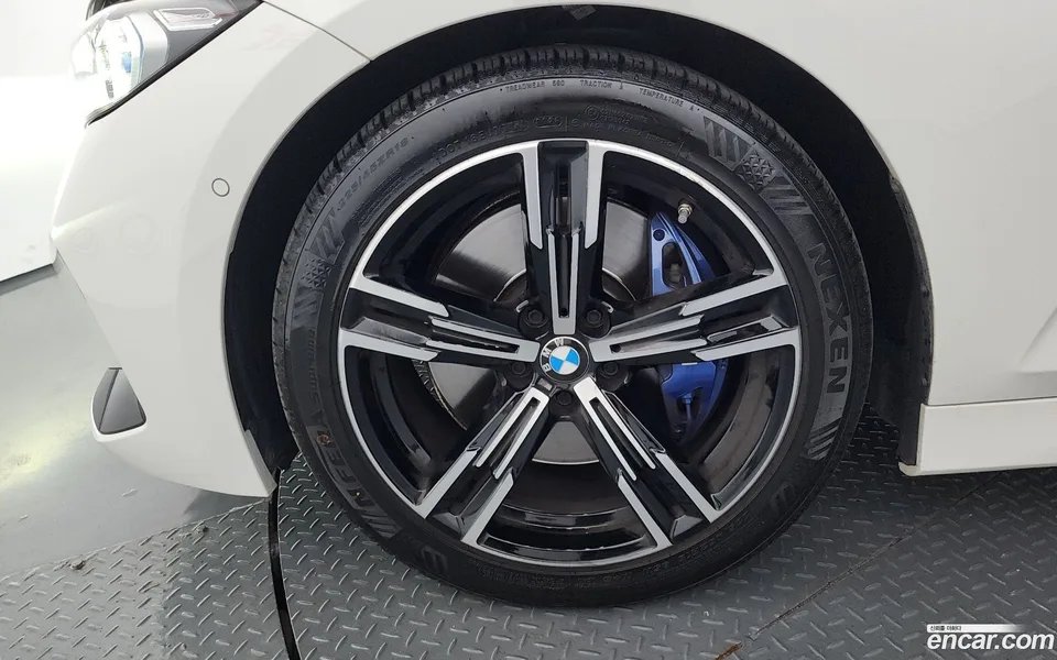 BMW 3 Series 320i M 2023 — миниатюра 2