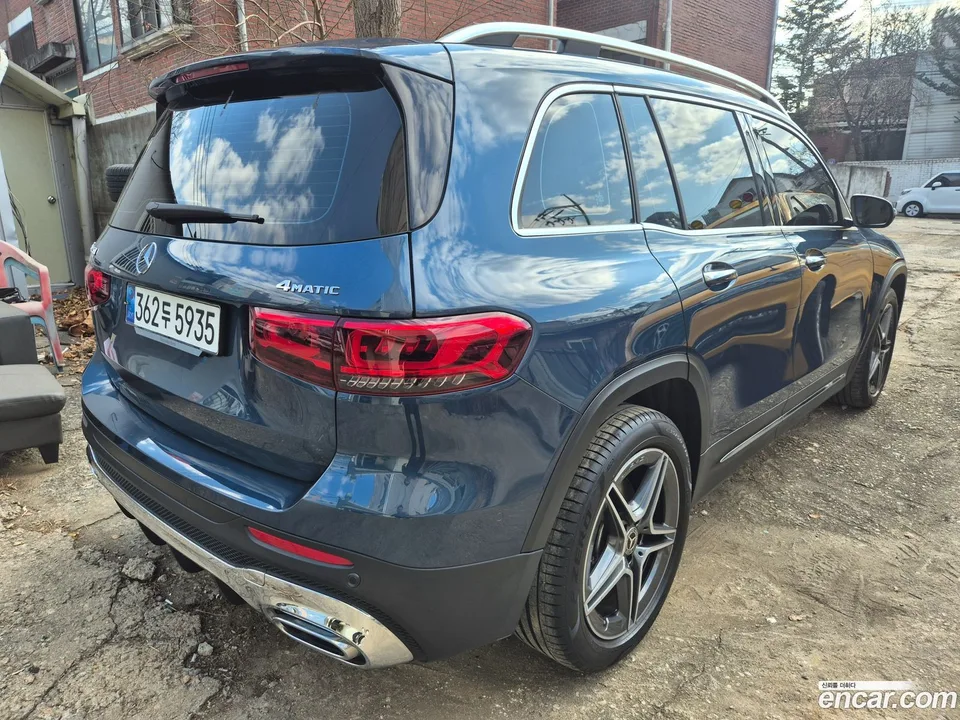 Mercedes-Benz GLB-Class GLB250 4MATIC 2023 — thumbnail 4
