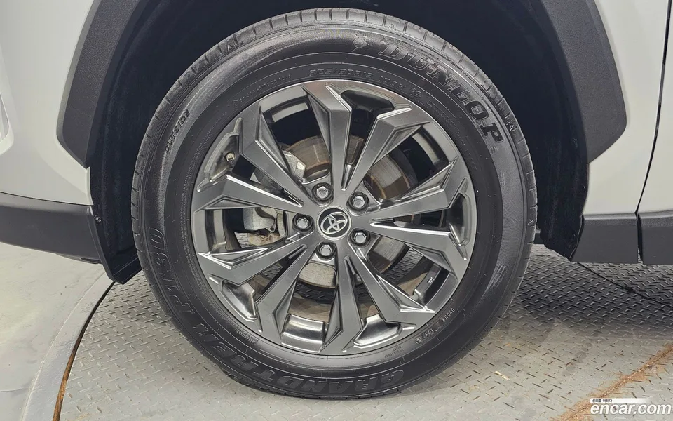 Toyota RAV4 2.5 2WD XLE 2024 — thumbnail 5