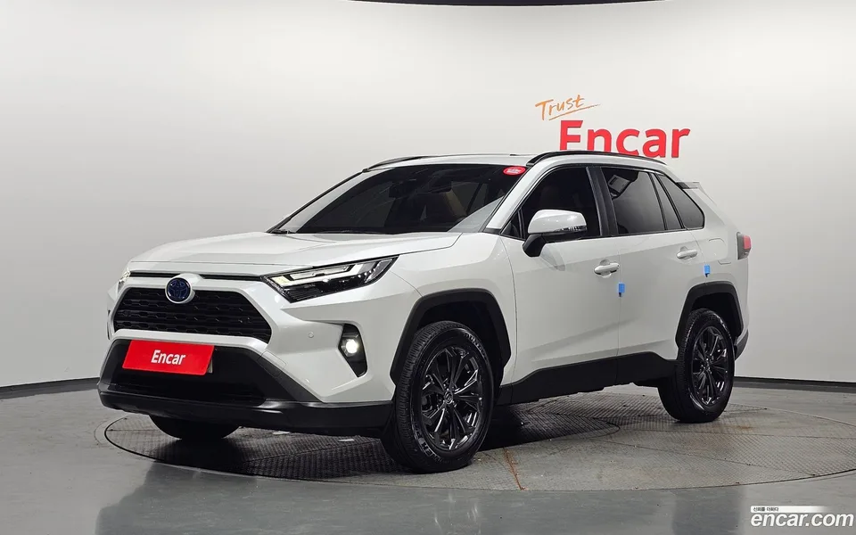Toyota RAV4 2.5 2WD XLE 2024 — photo 1, buy with delivery to Moscow