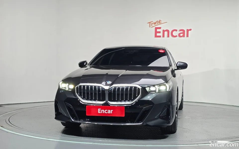 BMW 5 Series 530i xDrive M 2024 — thumbnail 3