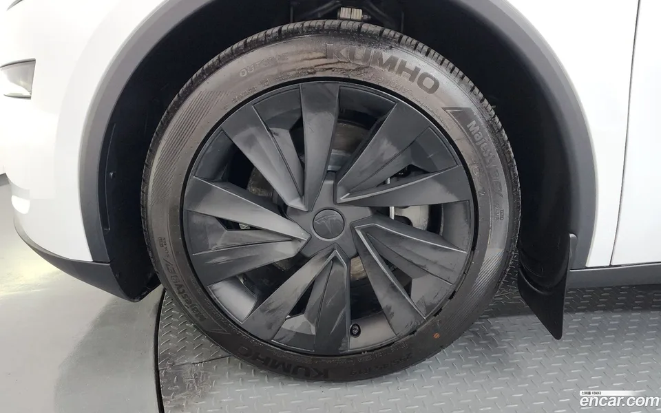 Tesla Model Y RWD 2026 — thumbnail 2