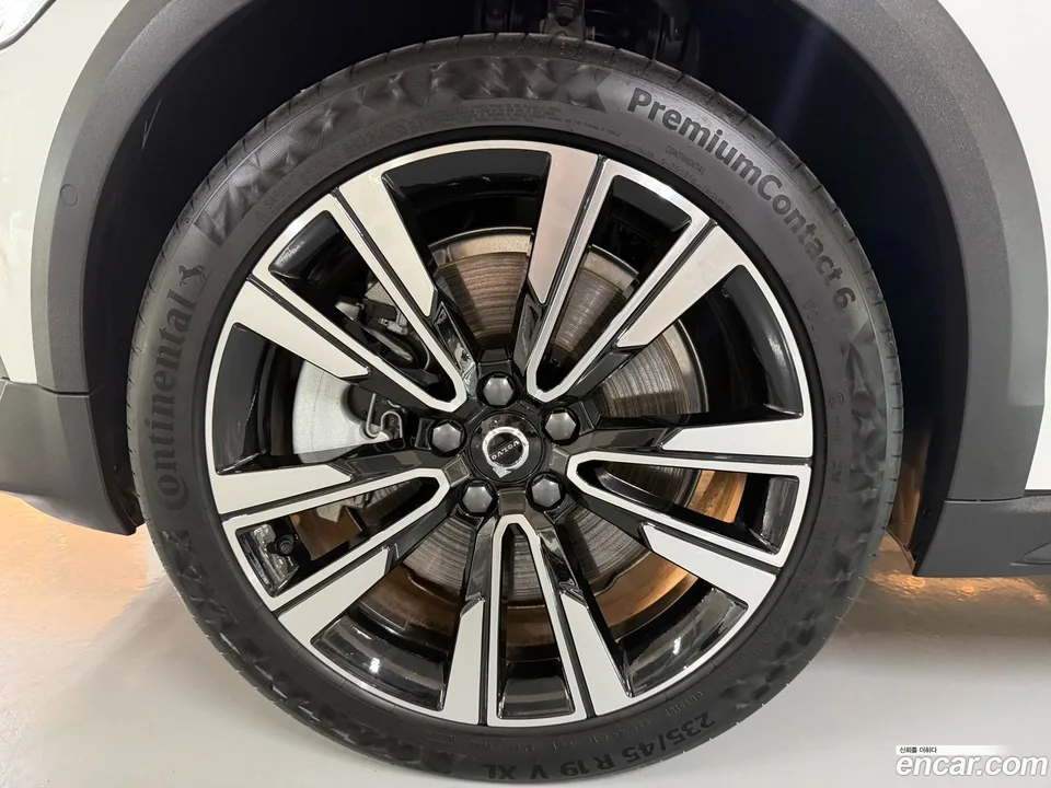 Volvo V60 Cross Country B5 AWD 2025 — thumbnail 2