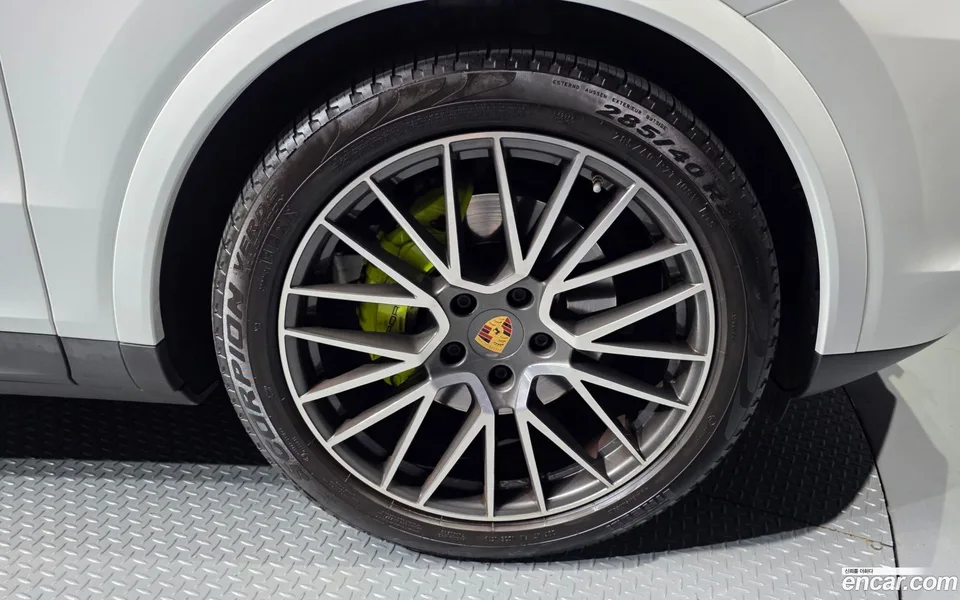 Porsche Cayenne 3.0 E- 2022 — thumbnail 2