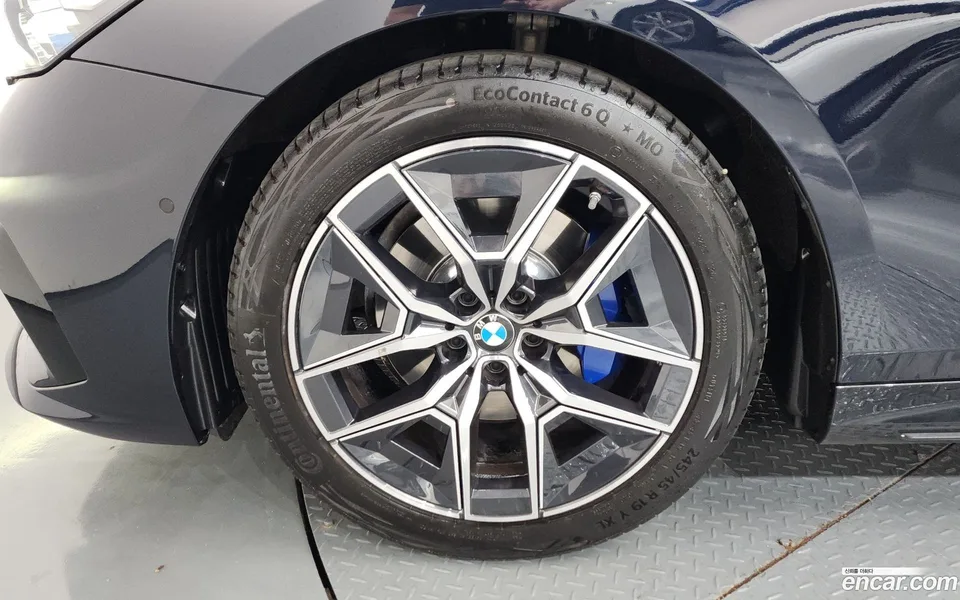 BMW 5 Series 520i M 2024 — thumbnail 2