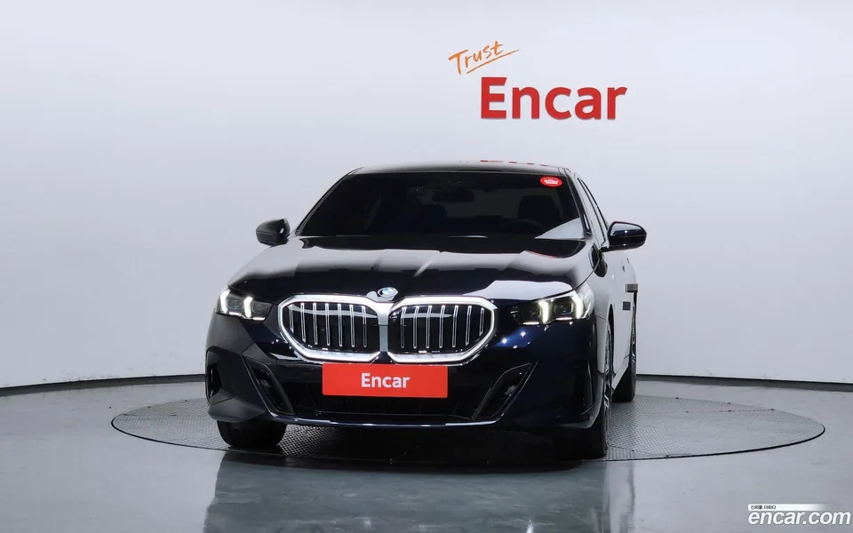 BMW 5 Series 520i M 2024 — thumbnail 3