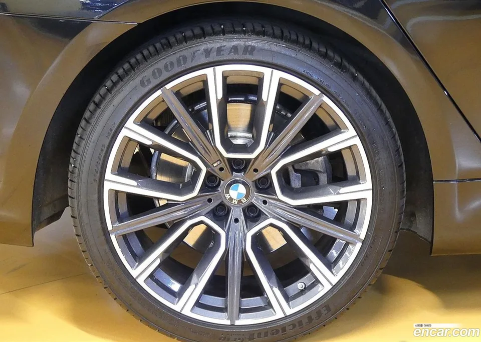 BMW 7 Series 740Li xDrive M 2022 — миниатюра 2