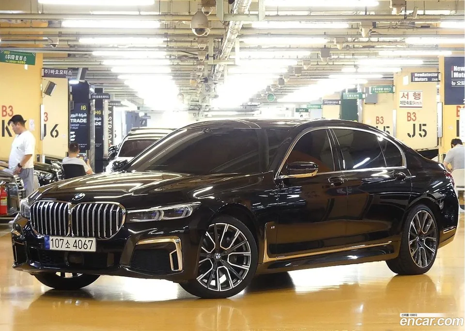 BMW 7 Series 740Li xDrive M 2022 — фото 1, купить с доставкой в Москву
