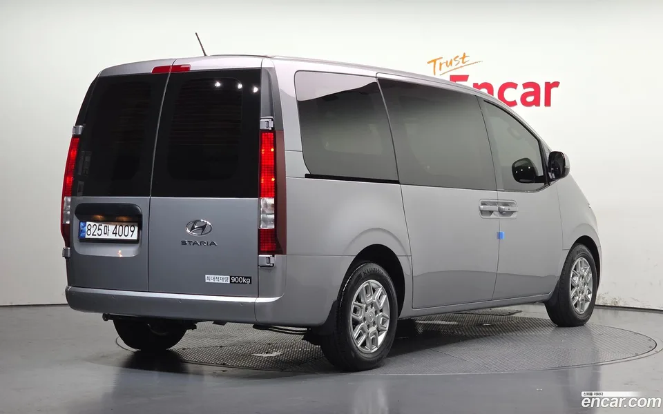 Hyundai Staria 3 2023 — thumbnail 2