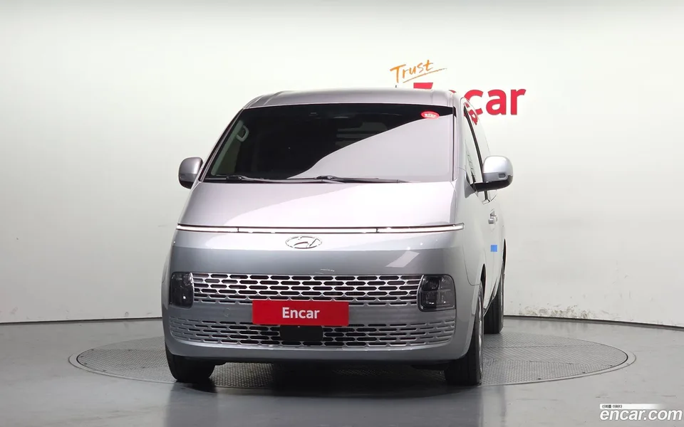 Hyundai Staria 3 2023 — thumbnail 3