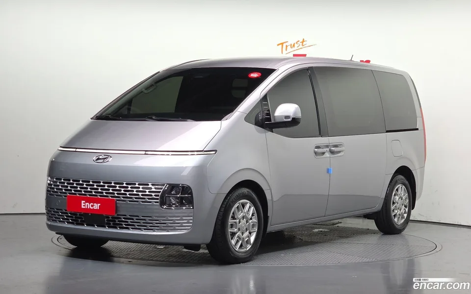 Hyundai Staria 3 2023 — photo 1, buy with delivery to Moscow