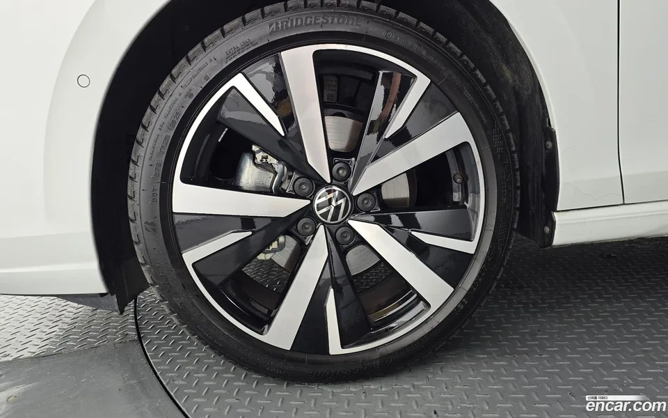 Volkswagen Golf 2.0 TDI 2025 — thumbnail 2