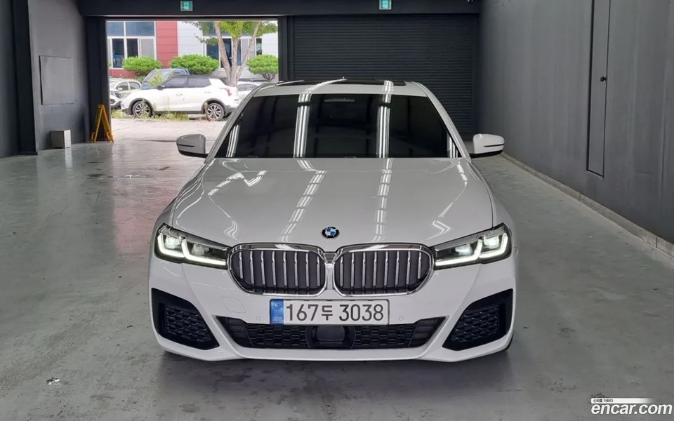 BMW 5 Series 520i M 2022 — thumbnail 3