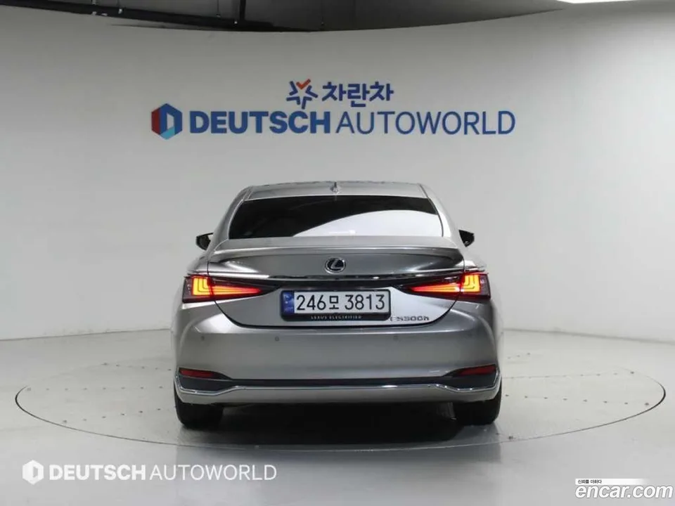 Lexus ES 300h 2024 — thumbnail 3