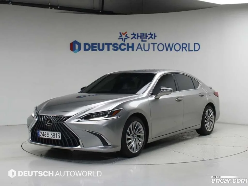 Lexus ES 300h 2024 — photo 1, buy with delivery to Moscow