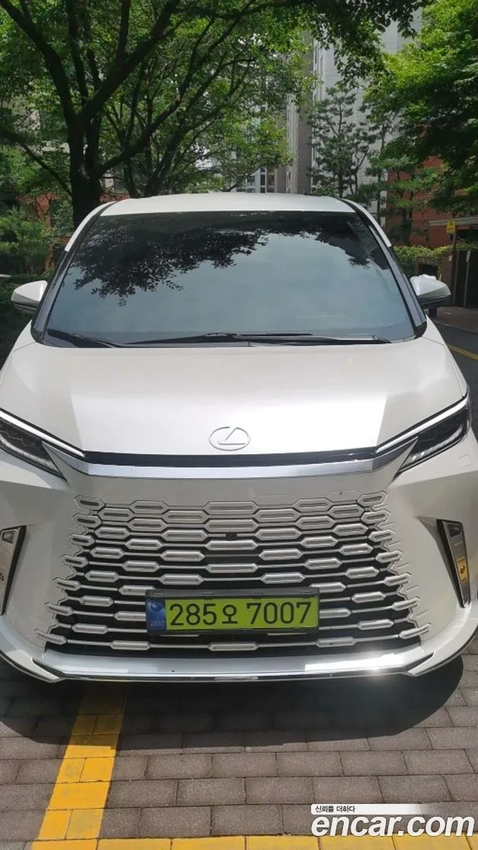 Lexus LM 500h 2024 — photo 1, buy with delivery to Moscow