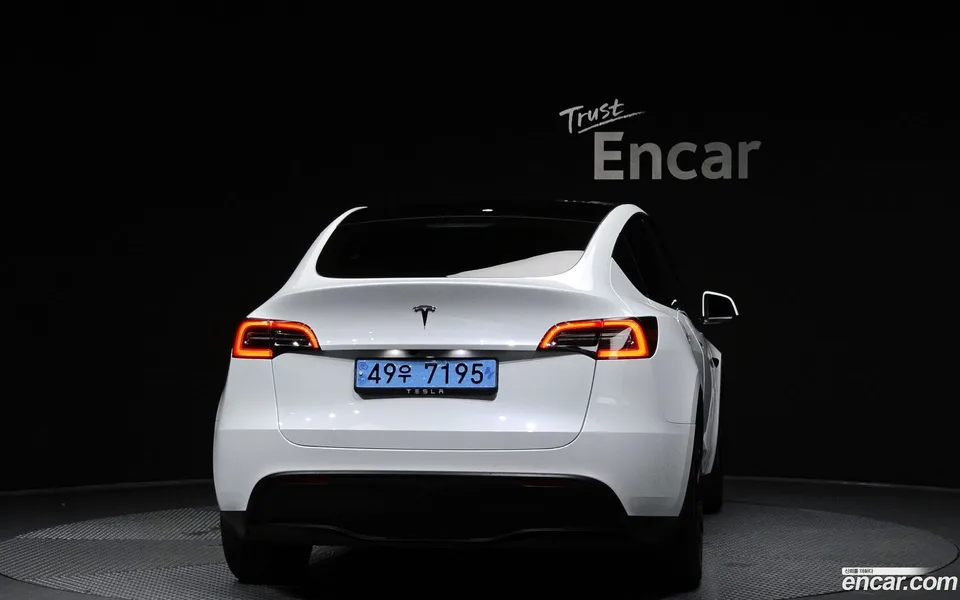 Tesla Model Y RWD 2024 — thumbnail 4