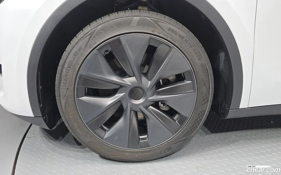 Tesla Model Y RWD 2024 — thumbnail 5