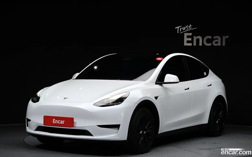 Tesla Model Y RWD 2024 — photo 1, buy with delivery to Moscow