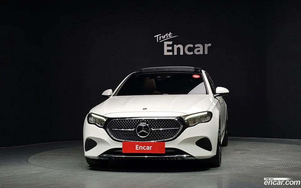Mercedes-Benz E-Class E200 2025 — thumbnail 3