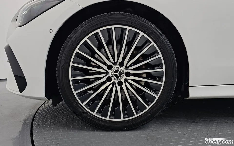 Mercedes-Benz CLE-Class CLE200 2024 — thumbnail 5