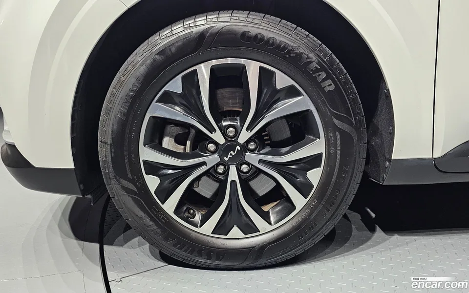 Kia Carnival 9 2023 — thumbnail 2